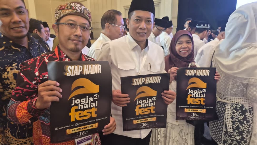 Menteri Koperasi Ferry Juliantono bersama tim JHF #3
