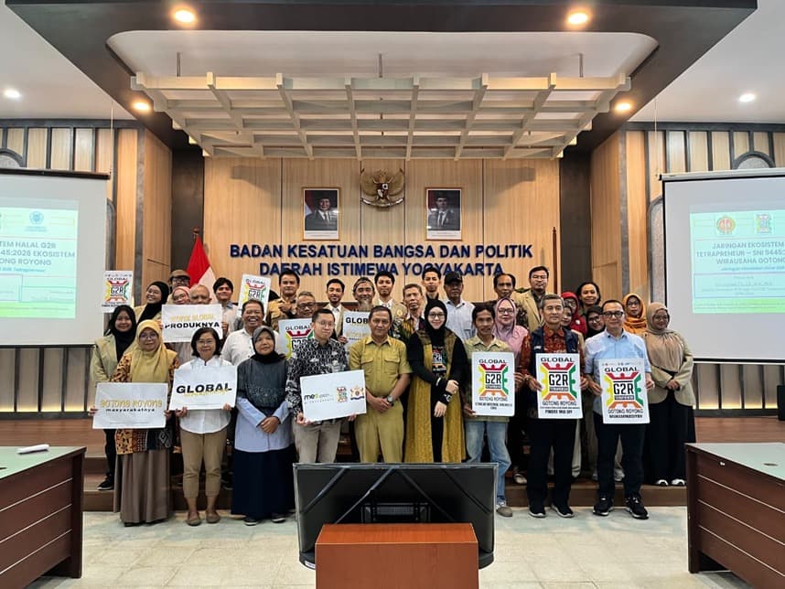 Foto bersama peserta, narasumber, dan perwakilan DPMKKPS DIY dalam FGD Jaringan Ekosistem Halal Global G2R Tetrapreneur
