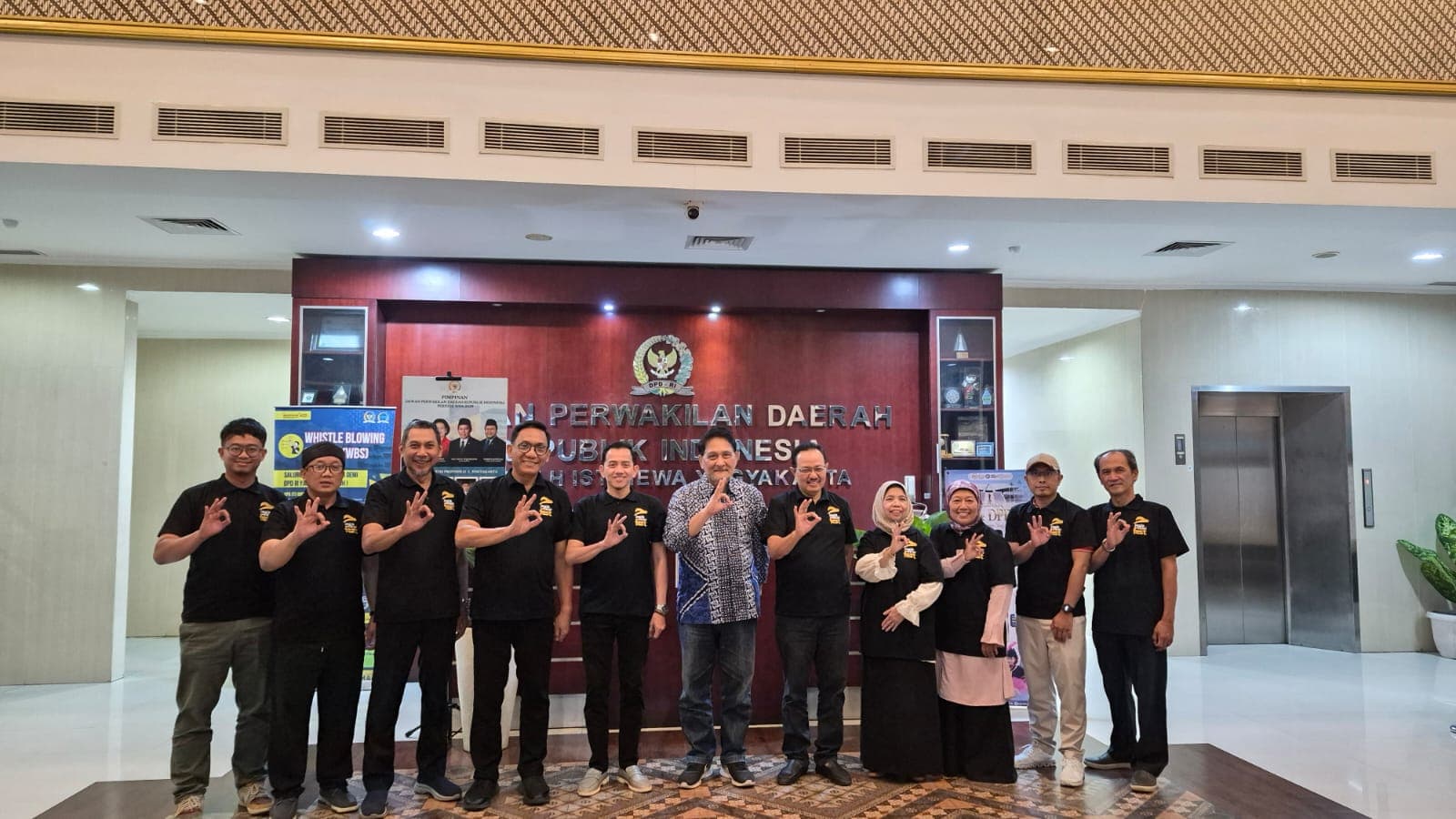 Ketua Steering Committee JHF #3 Ahmad Syauqi Soeratno bersama jajaran panitia di Kantor Perwakilan DPD RI Daerah Istimewa Yogyakarta