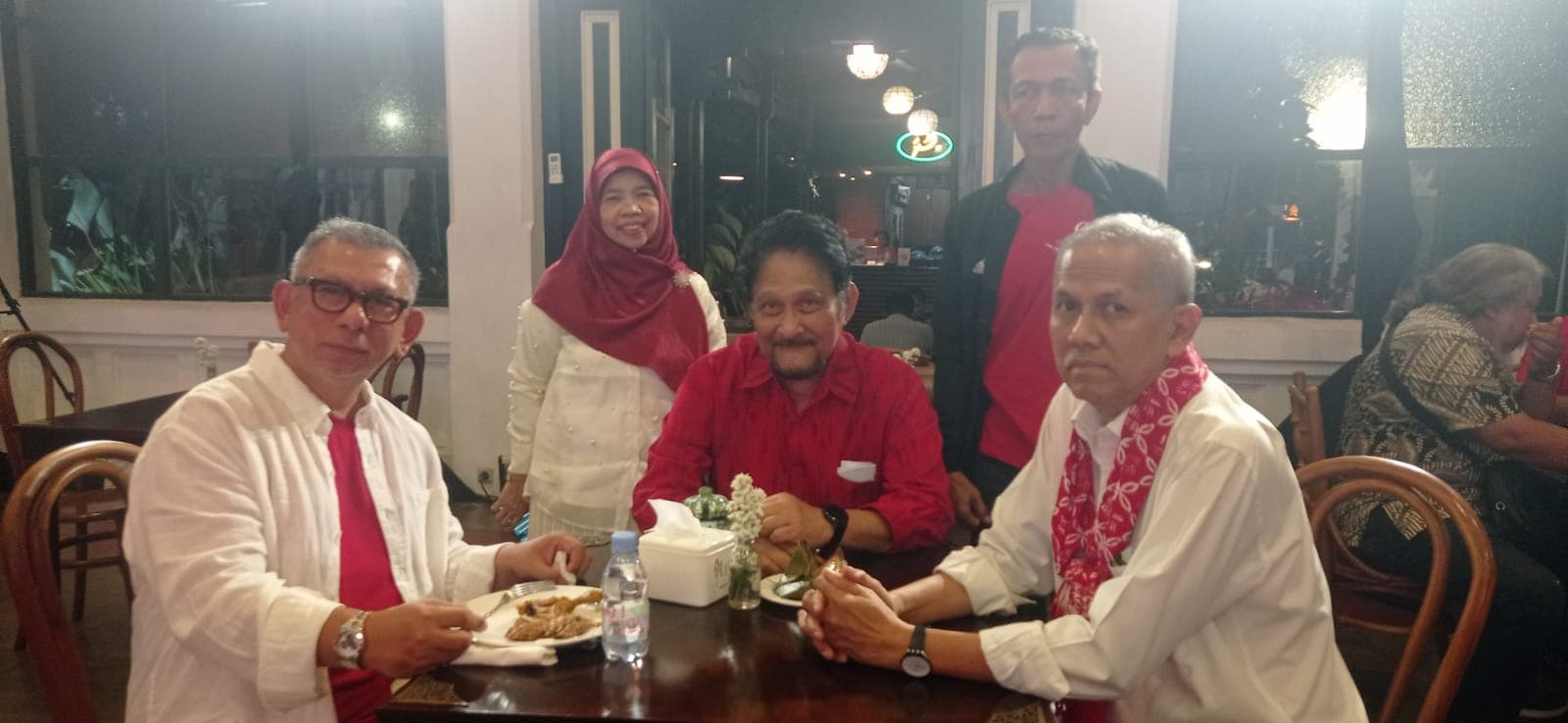 Ketua Dewan Komisioner LPS Prof. Dr. Anggito Abimanyu bersama perwakilan Steering Committee JHF #3