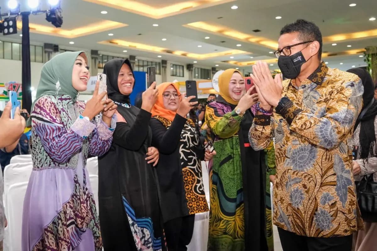 Kunjungan Sandiaga Uno ke Jogja Halal Fest 2
